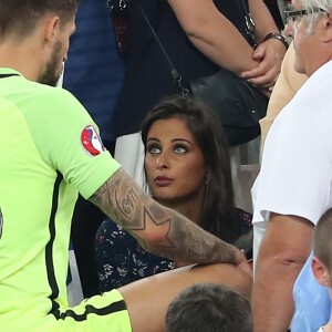 Exclusif - Benoît Costil à nouveau très proche de Malika Ménard à la fin du match de l'UEFA Euro 2016 Allemagne-France au stade Vélodrome à Marseille, France le 7 juillet 2016. © Cyril Moreau/Bestimage