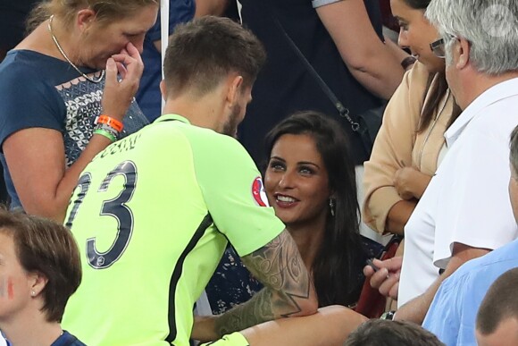 Exclusif - Benoît Costil à nouveau très proche de Malika Ménard à la fin du match de l'UEFA Euro 2016 Allemagne-France au stade Vélodrome à Marseille, France le 7 juillet 2016. © Cyril Moreau/Bestimage