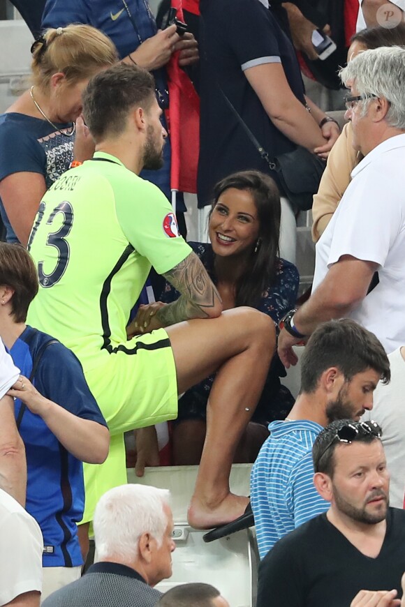 Exclusif - Benoît Costil à nouveau très proche de Malika Ménard à la fin du match de l'UEFA Euro 2016 Allemagne-France au stade Vélodrome à Marseille, France le 7 juillet 2016. © Cyril Moreau/Bestimage