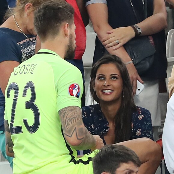 Exclusif - Benoît Costil à nouveau très proche de Malika Ménard à la fin du match de l'UEFA Euro 2016 Allemagne-France au stade Vélodrome à Marseille, France le 7 juillet 2016. © Cyril Moreau/Bestimage