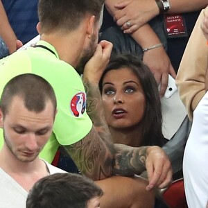 Exclusif - Benoît Costil à nouveau très proche de Malika Ménard à la fin du match de l'UEFA Euro 2016 Allemagne-France au stade Vélodrome à Marseille, France le 7 juillet 2016. © Cyril Moreau/Bestimage