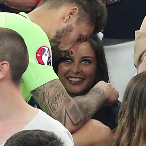 Exclusif - Benoît Costil à nouveau très proche de Malika Ménard à la fin du match de l'UEFA Euro 2016 Allemagne-France au stade Vélodrome à Marseille, France le 7 juillet 2016. © Cyril Moreau/Bestimage