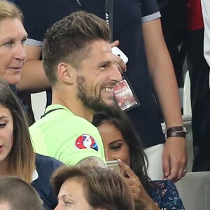 Exclusif - Benoît Costil à nouveau très proche de Malika Ménard à la fin du match de l'UEFA Euro 2016 Allemagne-France au stade Vélodrome à Marseille, France le 7 juillet 2016. © Cyril Moreau/Bestimage