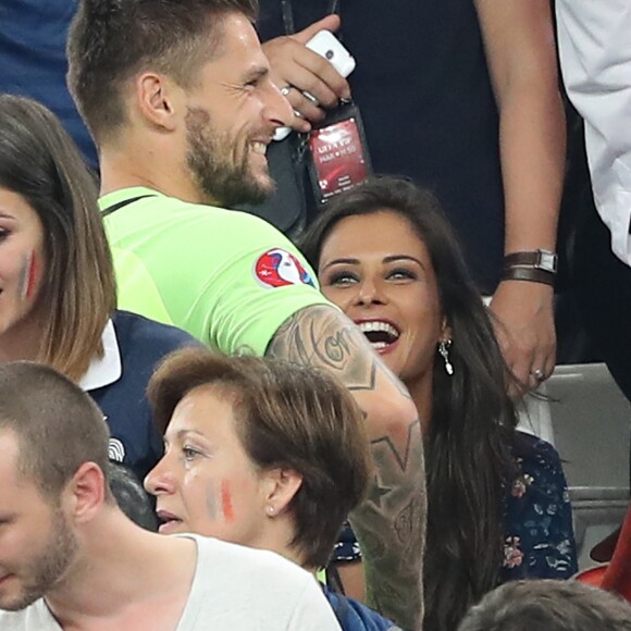 Exclusif - Benoît Costil à nouveau très proche de Malika Ménard à la fin du match de l'UEFA Euro 2016 Allemagne-France au stade Vélodrome à Marseille, France le 7 juillet 2016. © Cyril Moreau/Bestimage