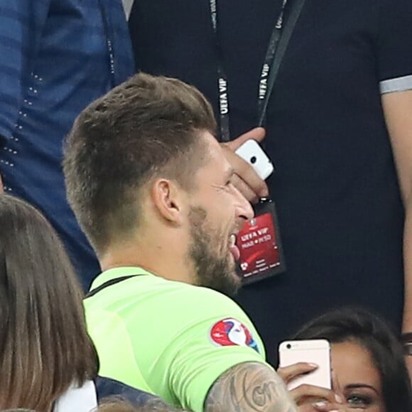 Exclusif - Benoît Costil à nouveau très proche de Malika Ménard à la fin du match de l'UEFA Euro 2016 Allemagne-France au stade Vélodrome à Marseille, France le 7 juillet 2016. © Cyril Moreau/Bestimage