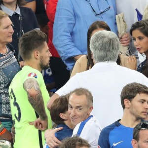 Exclusif - Benoît Costil à nouveau très proche de Malika Ménard à la fin du match de l'UEFA Euro 2016 Allemagne-France au stade Vélodrome à Marseille, France le 7 juillet 2016. © Cyril Moreau/Bestimage