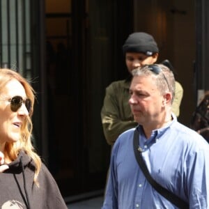 Céline Dion quitte son hôtel le Royal Monceau et et se rend à l'AccorHotels Arena pour y donner un concert à Paris le 8 juillet 2016. La diva de la pop rend hommage au film Titanic (1997) de James Cameron dans lequel elle a prêté sa voix avec la célébre chanson "My Heart Will Go On".