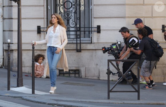 Céline Dion tourne un vidéo clip avenue Kleber à Paris le 8 juillet 2016.