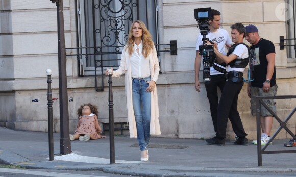 Céline Dion tourne un vidéo clip avenue Kleber à Paris le 8 juillet 2016.
