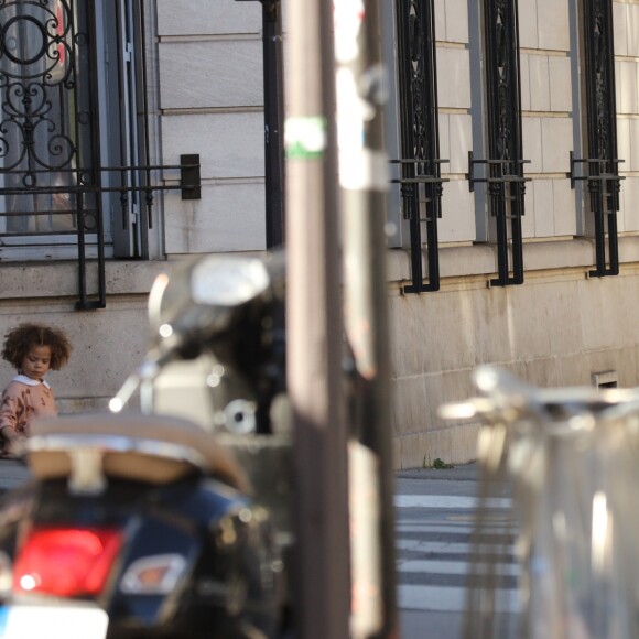 Céline Dion tourne un vidéo clip avenue Kleber à Paris le 8 juillet 2016.