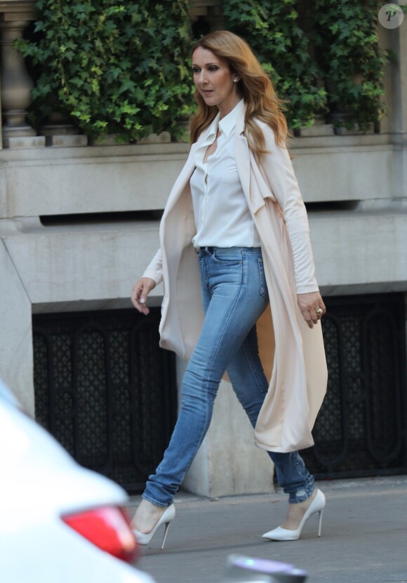 Céline Dion tourne un vidéo clip avenue Kleber à Paris le 8 juillet 2016.