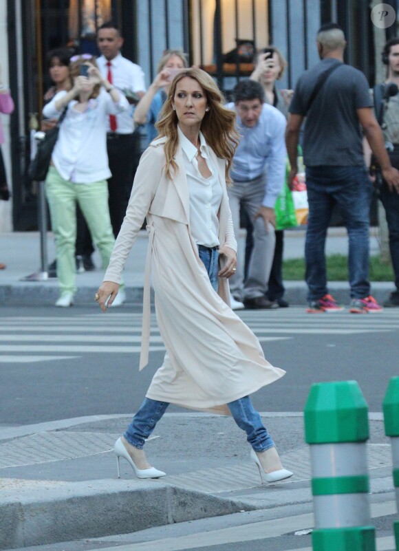 Céline Dion tourne un vidéo clip avenue Kleber à Paris le 8 juillet 2016.