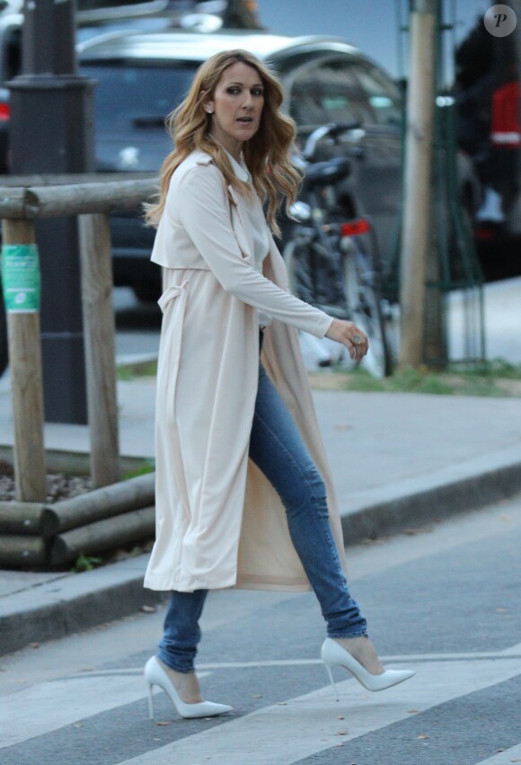Céline Dion tourne un vidéo clip avenue Kleber à Paris le 8 juillet 2016.