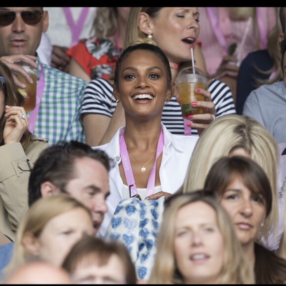 Natalie Portman et Alesha Dixon dans les tribunes de Wimbledon lors de la finale dames qui oppose Serena Williams à Angelique Kerber le 9 juillet 2016. © Stephen Lock/i-Images via ZUMA Wire / Bestimage