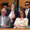 Sir John Hurt et Anwen Hurt, Maisie Williams et Will Dale à la finale dames du tournoi de Wimbledon le 9 juillet 2016. Elle oppose Serena Williams à Angelique Kerber.