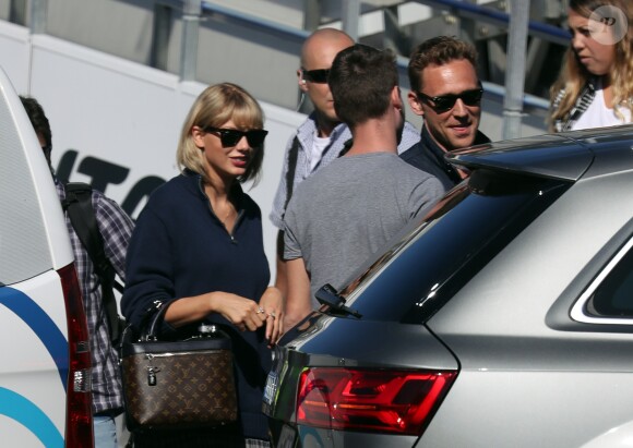 Taylor Swift et Tom Hiddleston arrivent à l'aéroport de Sydney, Australie, le 8 juillet 2016.