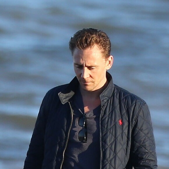 Taylor Swift et Tom Hiddleston sur une plage de Suffolk, le 25 juin 2016.