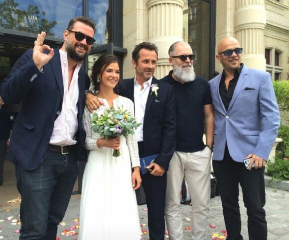 Fabrice Laffont et Louise : Les jeunes mariés avec Pascal Obispo lors de leur mariage, le 11 juillet 2016