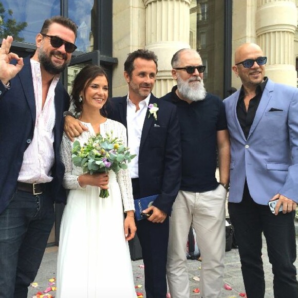 Fabrice Laffont et Louise : Les jeunes mariés avec Pascal Obispo lors de leur mariage, le 11 juillet 2016