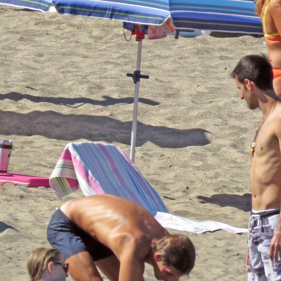 Novak Djokovic se détendait à Marbella le 12 juillet 2016. Des vacances en famille, avec sa femme Jelena et leur petit garçon Stefan (un an et demi), et entre amis.