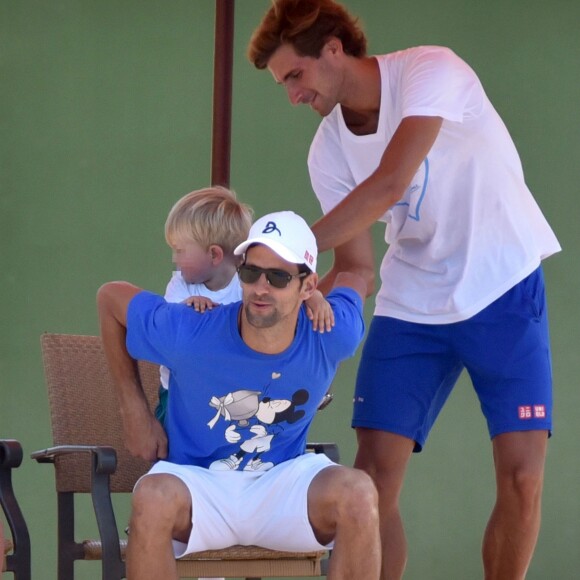 Novak Djokovic profitait de douces vacances à Marbella avec son fils Stefan, le 12 juillet 2016.