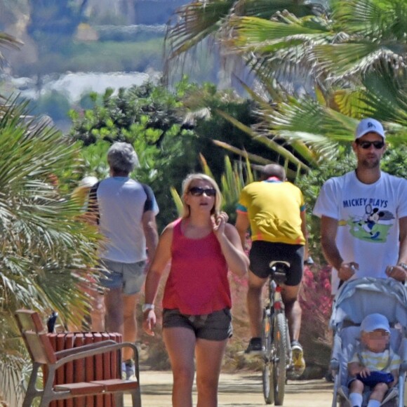 Novak Djokovic profitait de douces vacances à Marbella avec son fils Stefan, le 12 juillet 2016.