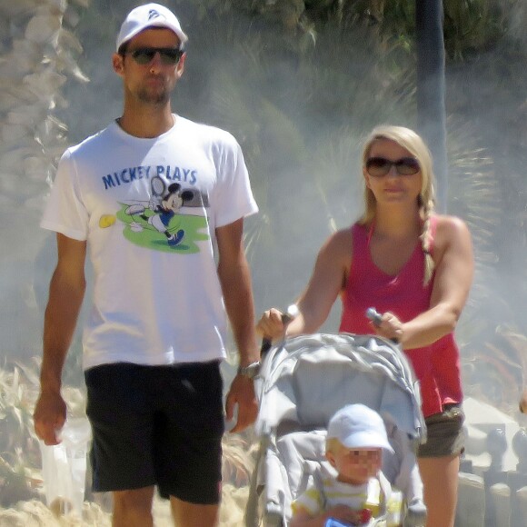 Novak Djokovic profitait de douces vacances à Marbella avec son fils Stefan, le 12 juillet 2016.