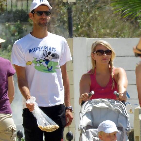 Novak Djokovic profitait de douces vacances à Marbella avec son fils Stefan, le 12 juillet 2016.