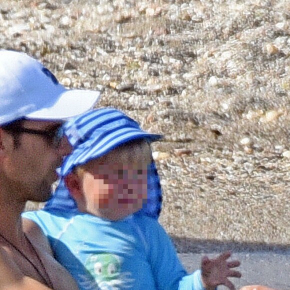 Novak Djokovic profitait de douces vacances à Marbella avec son fils Stefan, le 12 juillet 2016.