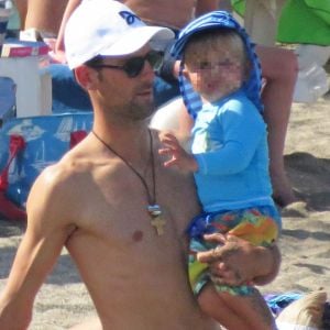 Novak Djokovic profitait de douces vacances à Marbella avec son fils Stefan, le 12 juillet 2016.