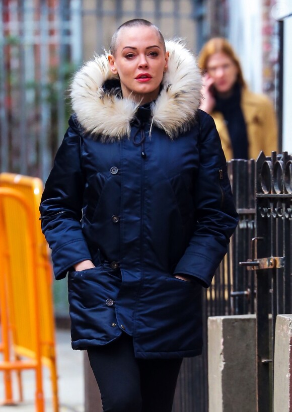 Rose McGowan se promène dans les rues de New York, le 12 avril 2016.