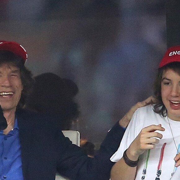 Mick Jagger et son fils Lucas assistent au match de l'Euro 2016 Angleterre-Russie au Stade Vélodrome à Marseille, le 11 juin 2016. © Cyril Moreau/Bestimage