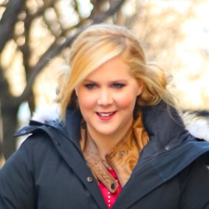 Amy Schumer, actuellement accusée de voler les blagues de ses collègues humoristes, sur le tournage de la série "Inside Amy Schumer" à New York. Le 21 janvier 2016