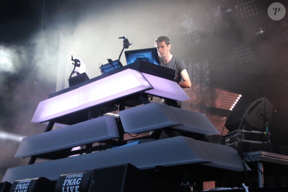 Le DJ The Avener, Tristan Casara - Quatrième jour du festival Fnac Live sur le parvis de l'Hôtel de Ville à Paris. Le 18 juillet 2015