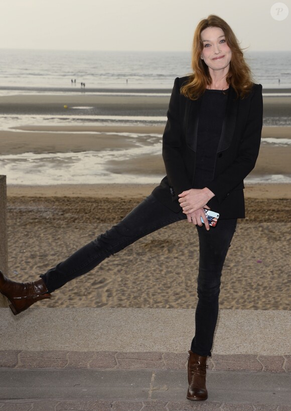 Carla Bruni-Sarkozy - Dîner d'ouverture au profit de l'association "Enfants du soleil" pendant le 30ème Festival du film de Cabourg en France le 9 juin 2016. © Coadic Guirec/Bestimage