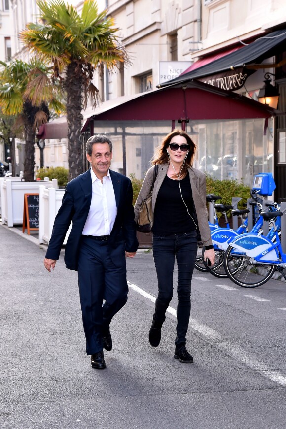 Nicolas Sarkozy et sa femme Carla Bruni-Sarkozy sont allés diner au restaurant "La Petite Maison" après avoir participé aux Journées d'études du Parti Populaire Européen à l'hôtel Méridien à Nice, le 1er juin 2016. © Bruno Bébert/Bestimage