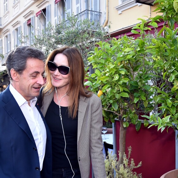 Nicolas Sarkozy et sa femme Carla Bruni-Sarkozy sont allés diner au restaurant "La Petite Maison" après avoir participé aux Journées d'études du Parti Populaire Européen à l'hôtel Méridien à Nice, le 1er juin 2016. © Bruno Bébert/Bestimage