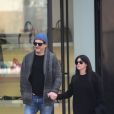 Shannen Doherty et son mari Kurt Iswarienko se promènent dans les rues de Paris le 18 mars 2016