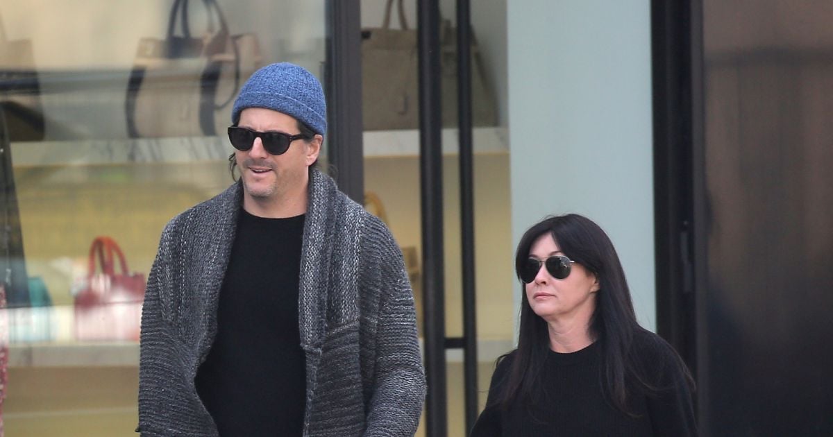 Shannen Doherty et son mari Kurt Iswarienko se promènent dans les rues