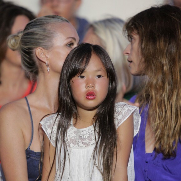 Exclusif - Laeticia Hallyday, sa fille Joy et Caroline de Maigret au concert de Johnny Hallyday au Vélodrome à Arcachon. Le 19 juillet 2016 © Patrick Bernard-Thibaud Moritz / Bestimage