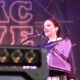 La chanteuse Jain en concert lors du Fnac Live Festival 2016 sur le parvis de l'Hôtel de Ville de Paris. Le 20 juillet 2016 © Céline Bonnarde / Bestimage