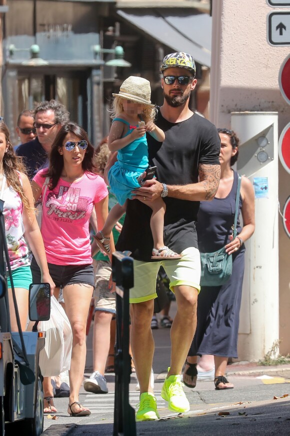 Olivier Giroud avec sa femme Jennifer et leur fille Jade à Saint-Tropez le 19 juillet 2016.