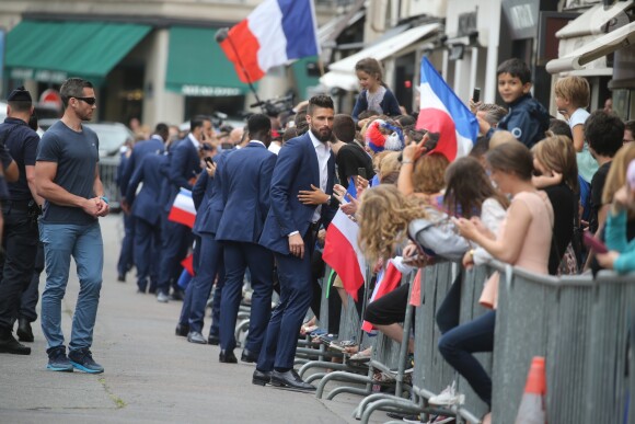 Olivier Giroud et l'équipe de France de football étaient reçus à l'Elysée à Paris le 11 juillet 2016, au lendemain de leur défaite en finale de l'Euro.