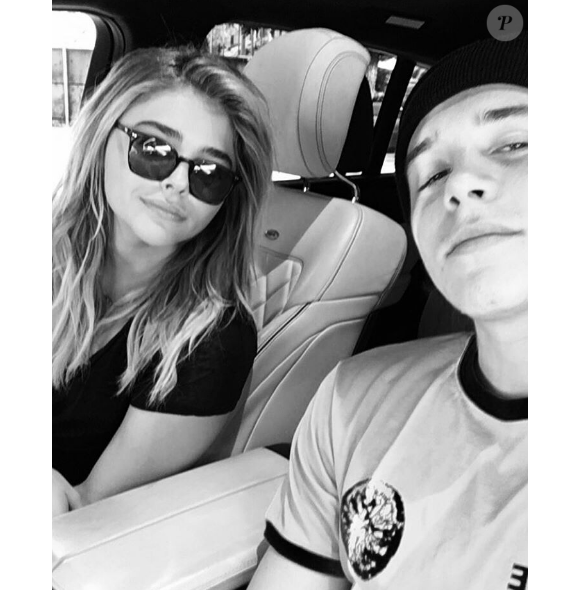 Brooklyn Beckham publie une photo de couple avec Chloë Grace Moretz sur sa page Instagram, le 21 juillet 2016