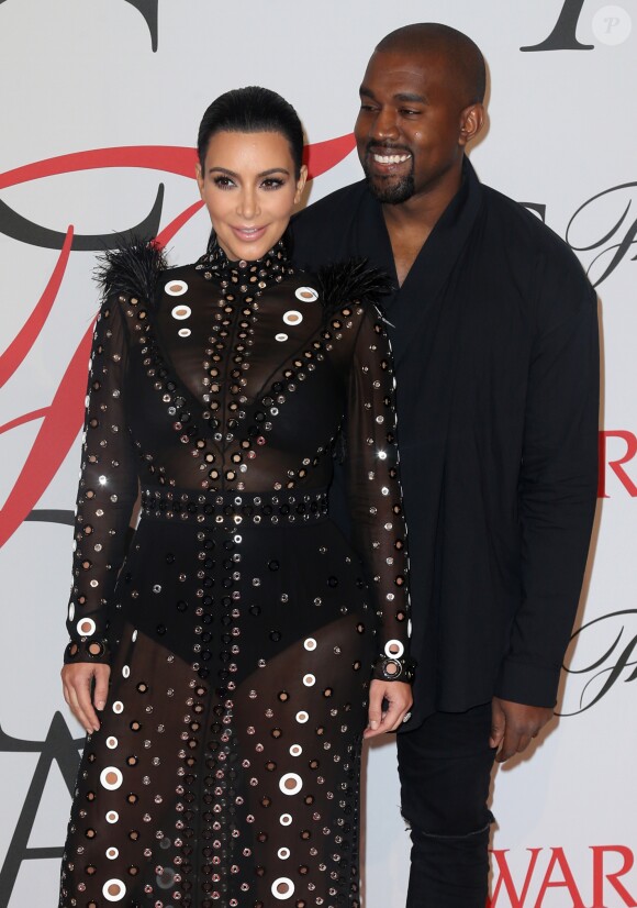 Kim Kardashian (enceinte) et son mari Kanye West à la soirée des CFDA Fashion Awards 2015 à New York. Le 1er juin 2015.