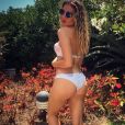En vacances à Barcelone, Perrie Edwards des Little Mix s'affiche sans complexe en maillot de bain sur sa page Instagram. Juillet 2016
