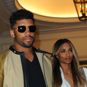 Russell Wilson et sa compagne Ciara sont allés faire du shopping dans la boutique Burberry à Londres. Le 7 juillet 2016