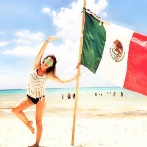 Emilie Nef Naf, sublime en bikini, à Playa del Carmen au Mexique, juillet 2016.