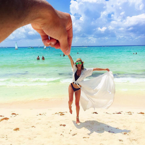 Emilie Nef Naf, sublime en bikini, à Playa del Carmen au Mexique, juillet 2016.