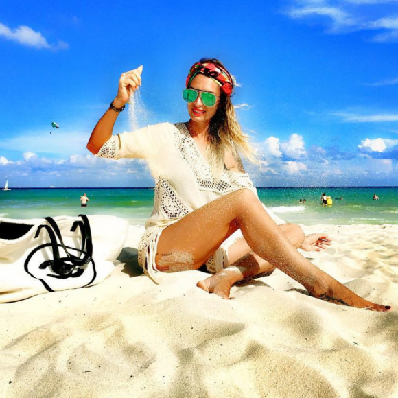 Emilie Nef Naf, sublime en bikini, à Playa del Carmen au Mexique, juillet 2016.